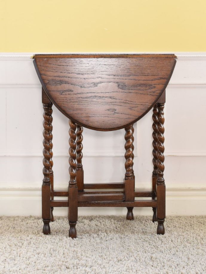 コンパクトに収納できるテーブル