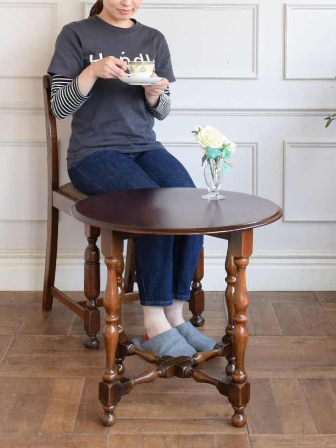 アンティークのコーヒーテーブル