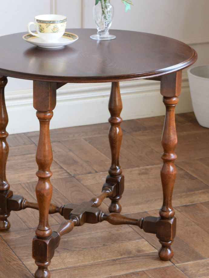 英国のアンティーク家具らしいデザイン