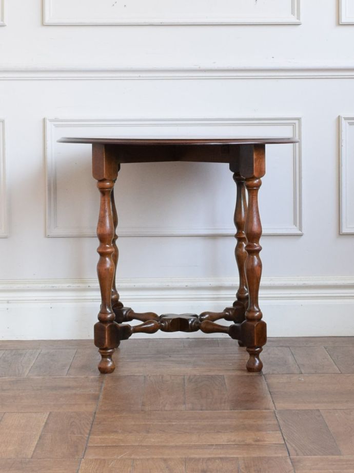 コーヒーテーブルの側面