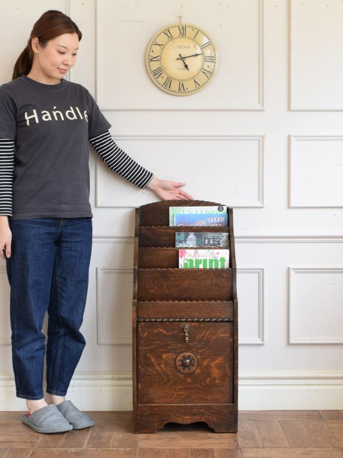 アンティークのおしゃれな本棚