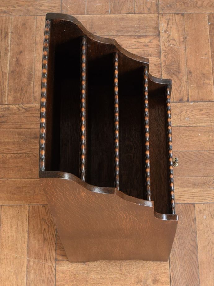 アンティークのおしゃれな本棚