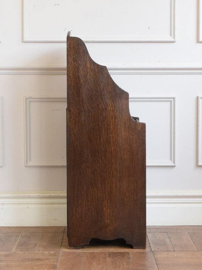 マガジンラックの側面