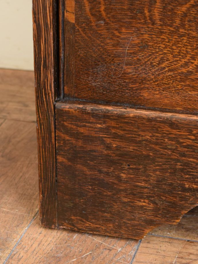 マガジンラックの脚