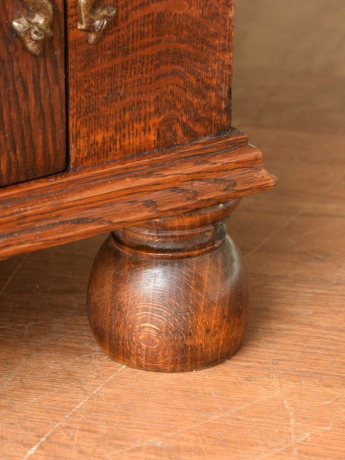 アンティーク家具の脚