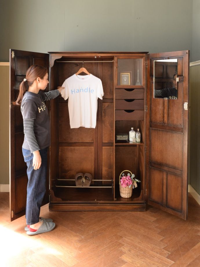 アンティーク家具らしさが漂うワードローブ