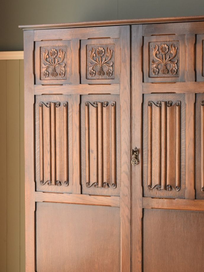 アンティーク家具らしさが漂う装飾