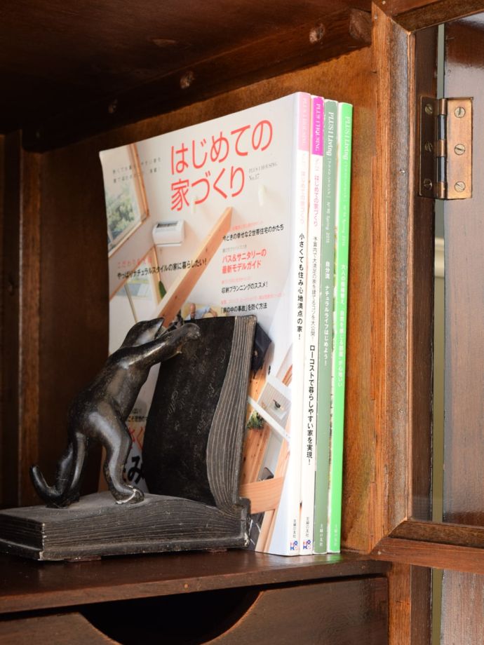 ワードローブの扉の中