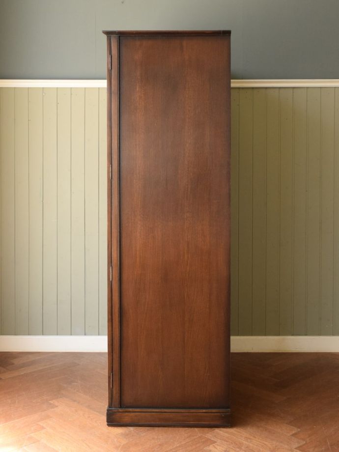 キャビネットの側面