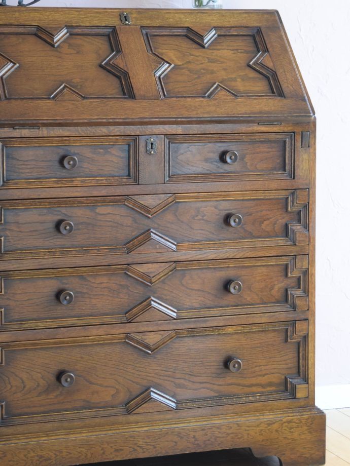 アンティーク家具らしさが漂うビューロー