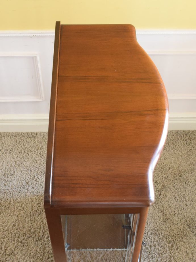 アンティークキャビネットの天板