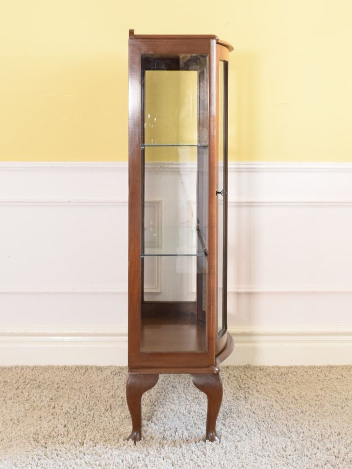 キャビネットの側面