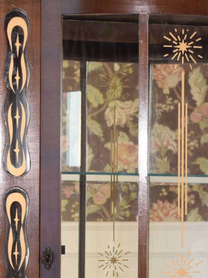 ガラス扉にある装飾