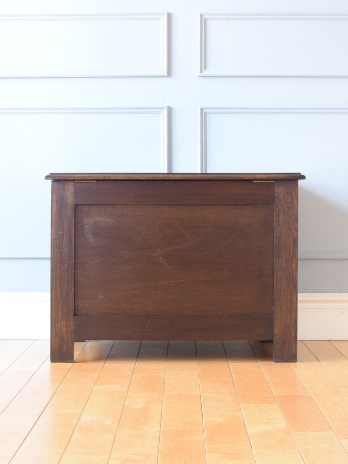 ブランケットボックスの後ろ姿