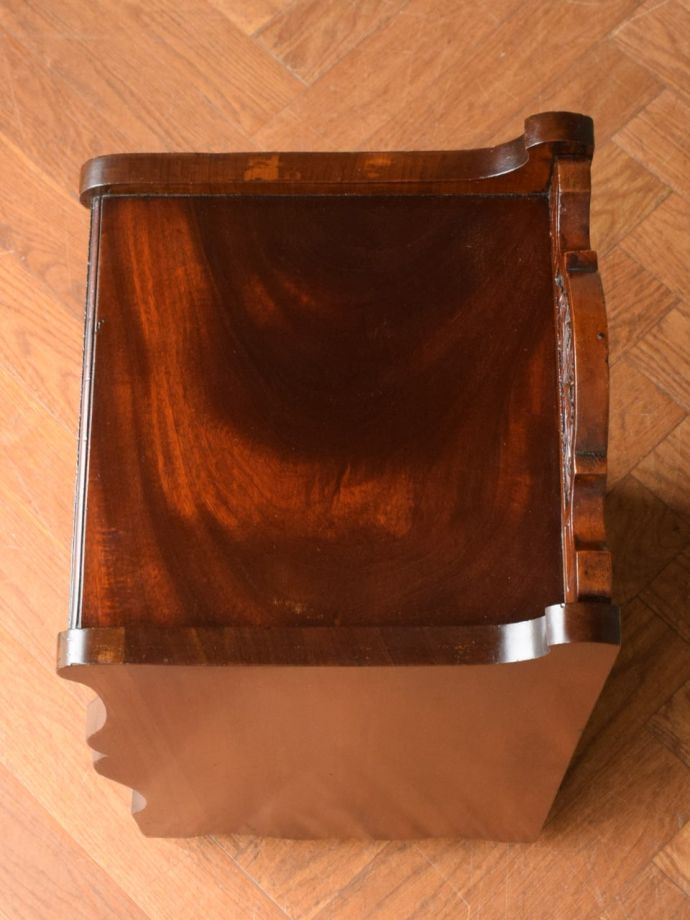 サイドキャビネットの天板