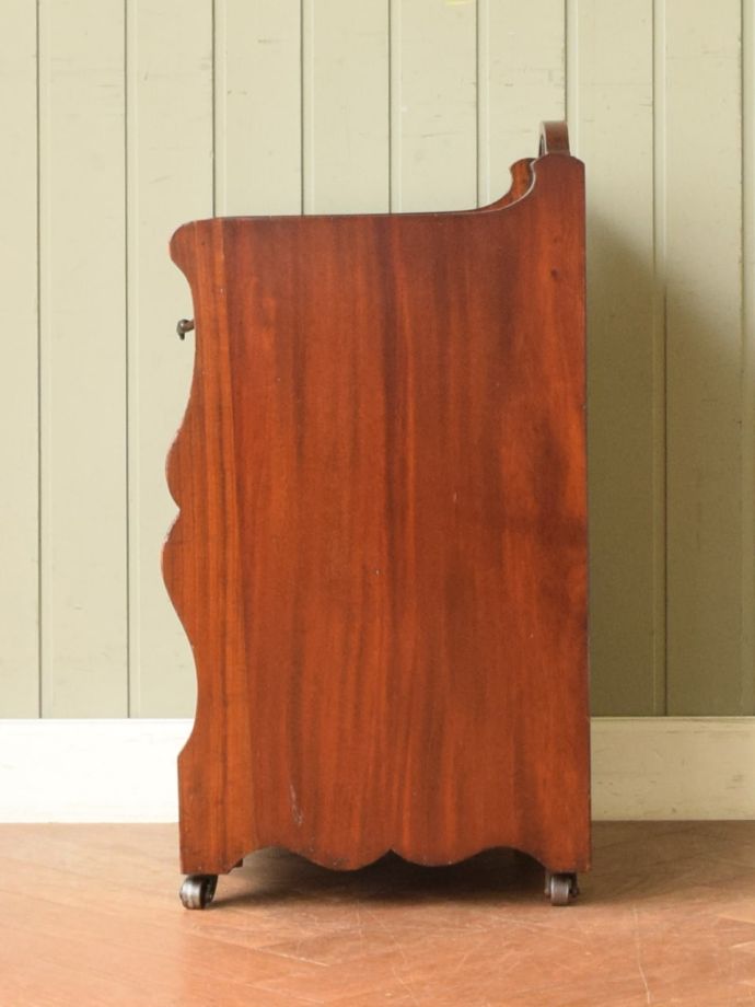 サイドキャビネットの側面