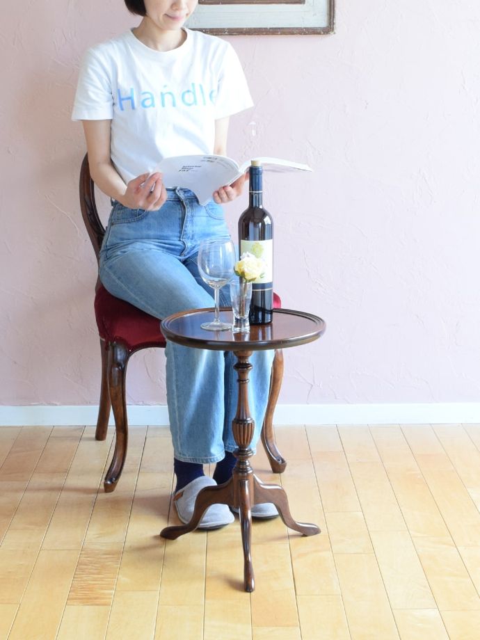 アンティークのワインテーブル