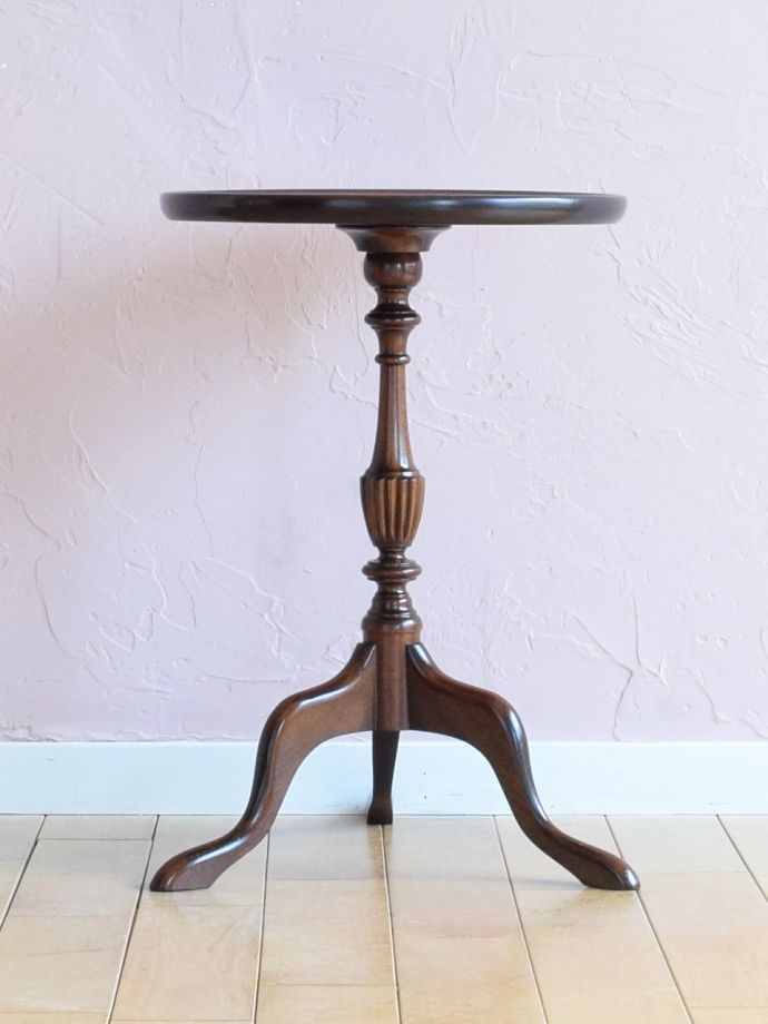 アンティークコーヒーテーブルの側面