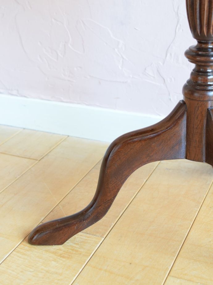 アンティークテーブルの脚