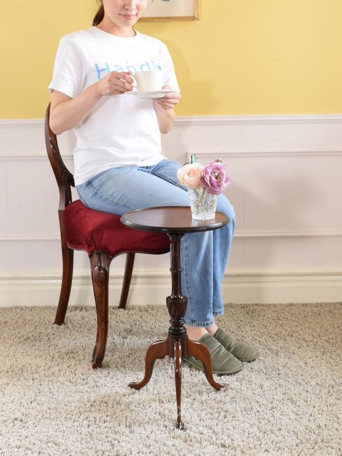 アンティークのワインテーブル