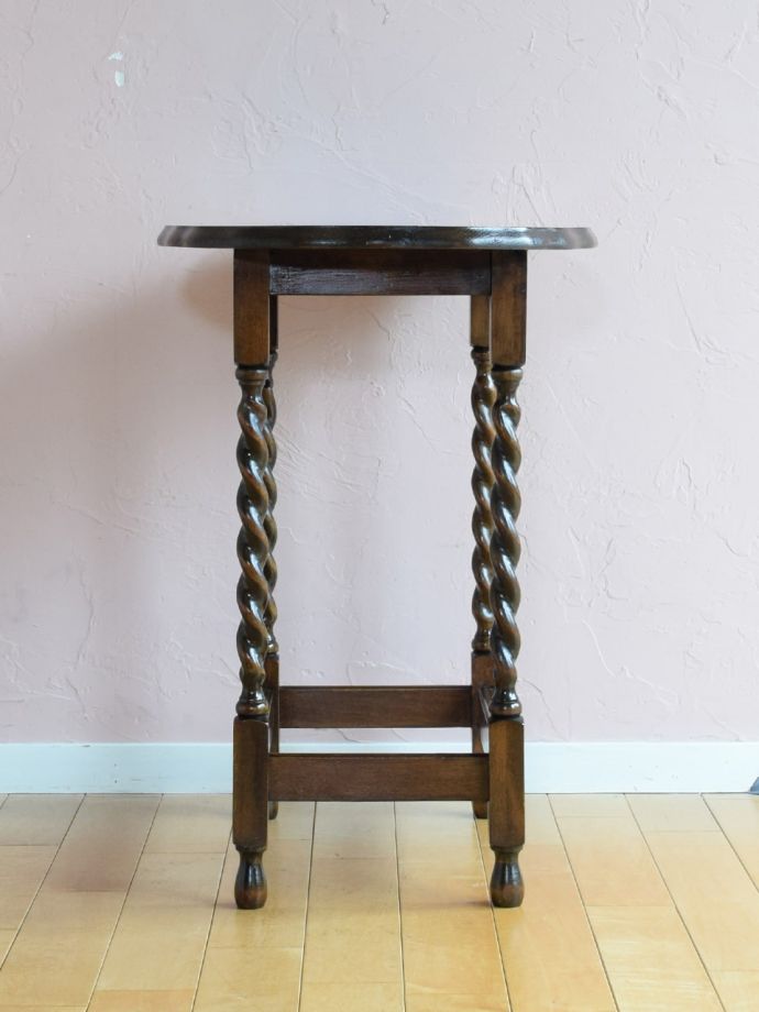 どこから見てもキレイなサイドテーブル