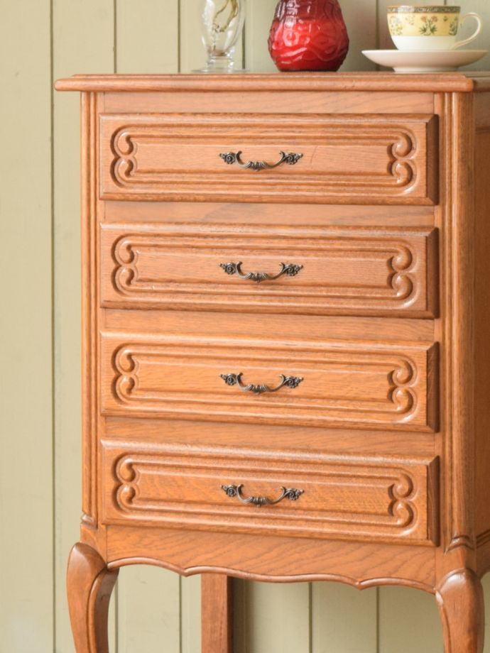 フランスアンティーク家具らしさが漂う装飾