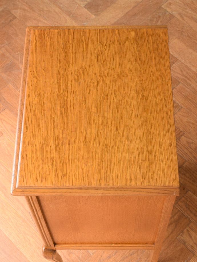 サイドチェストの天板