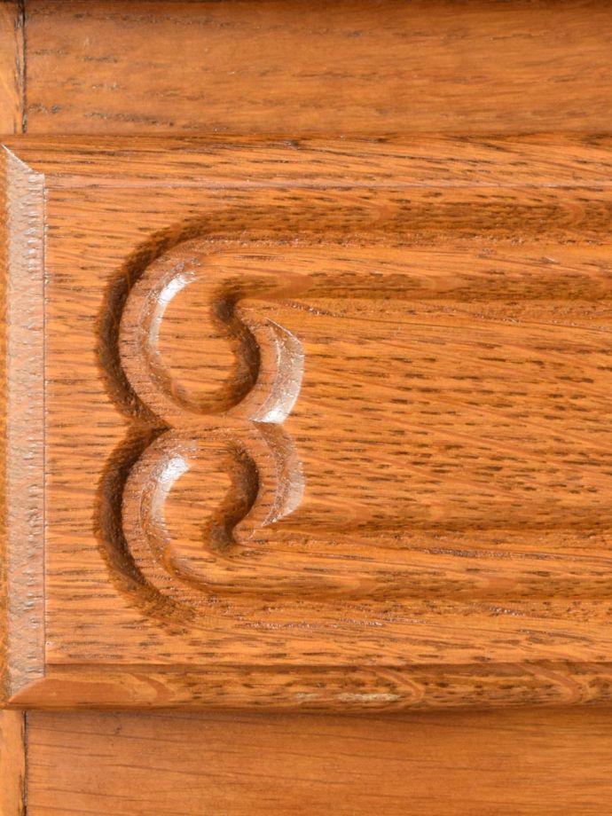 アンティーク家具の装飾