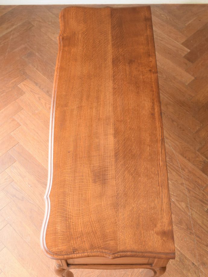 書斎机の美しい天板