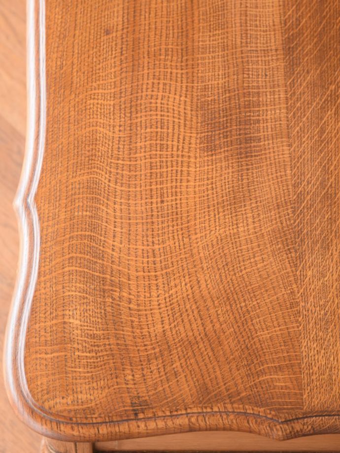 アンティークデスクの木目