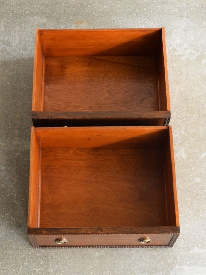 サイドボードの引き出し