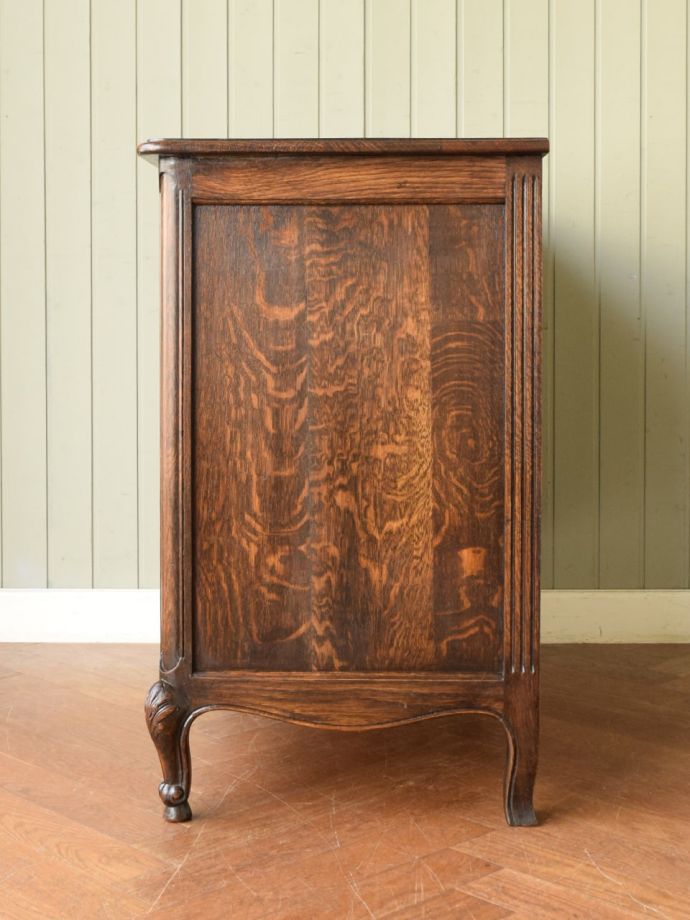 アンティークチェストの側面