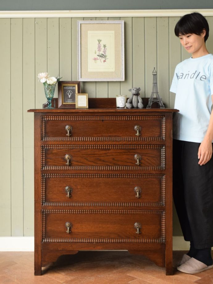 英国アンティークのチェスト