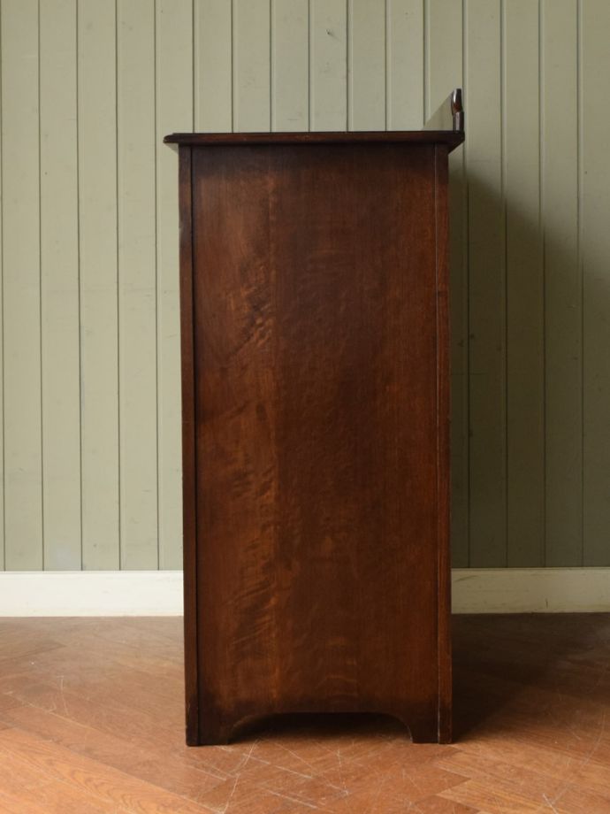 アンティークチェストの側面