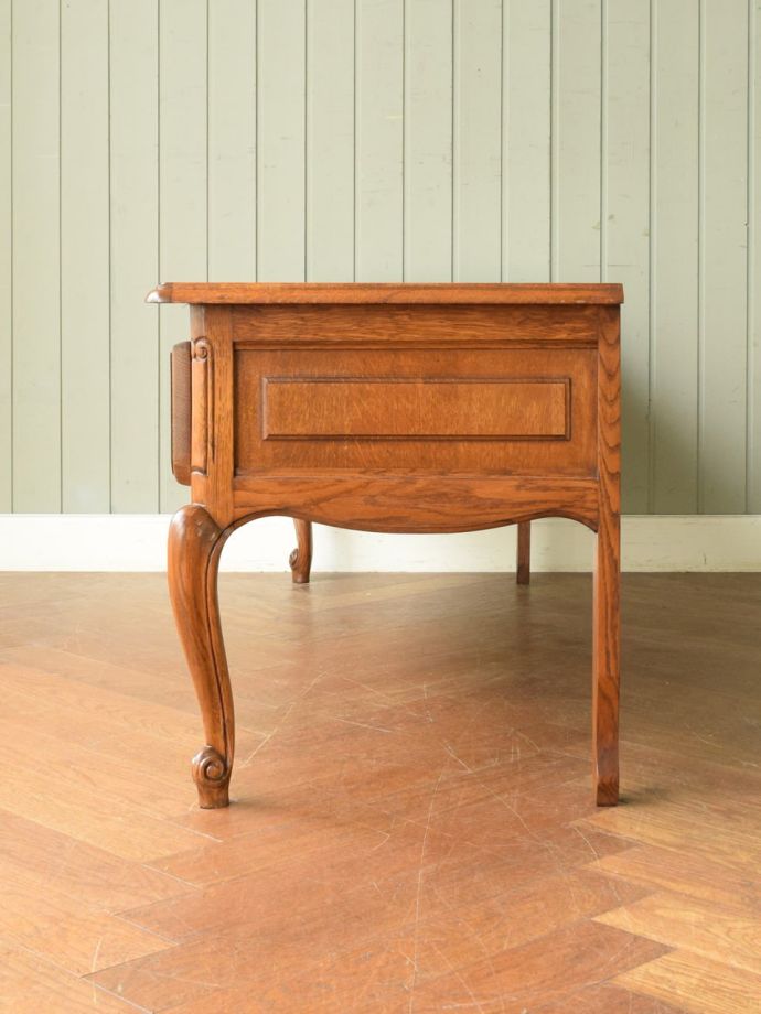 サイドボードの側面