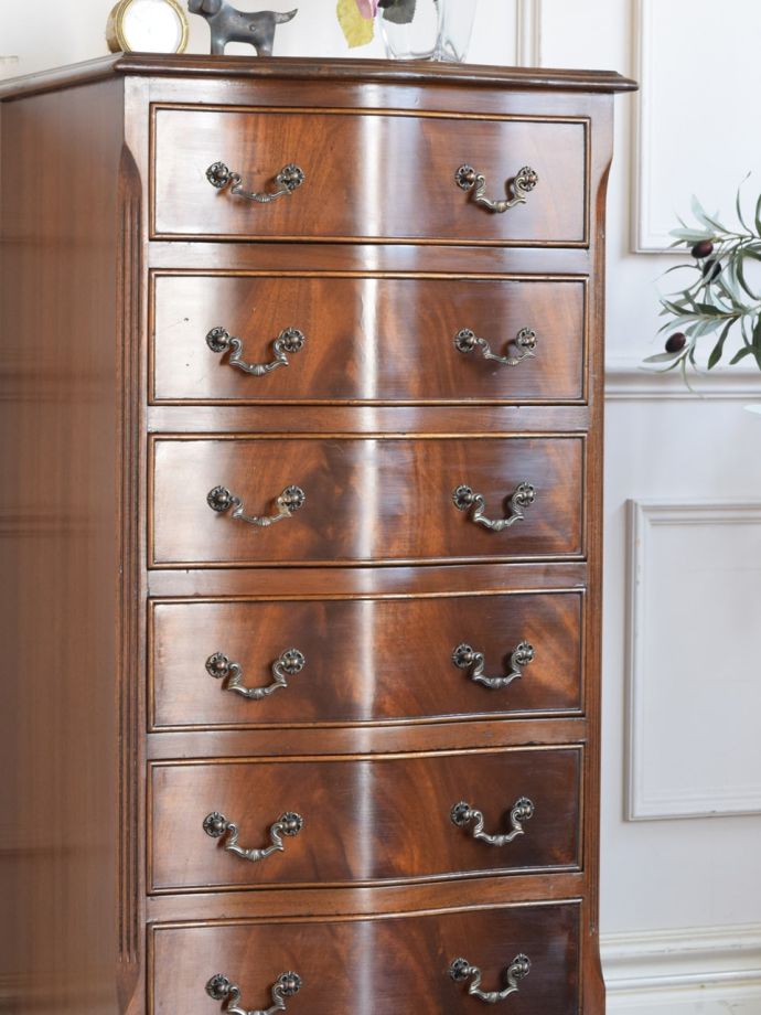 アンティークチェストの美しい木目