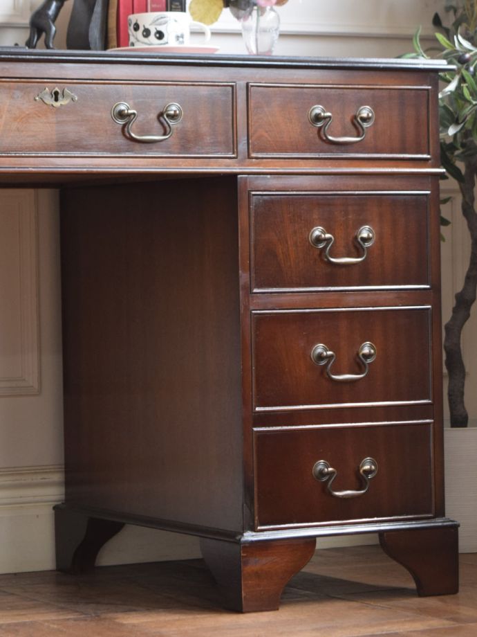 アンティークデスクの美しい木目