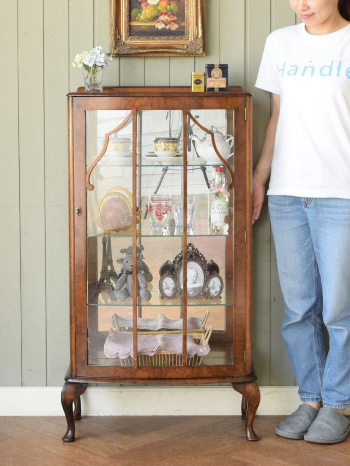 英国アンティークのガラスキャビネット