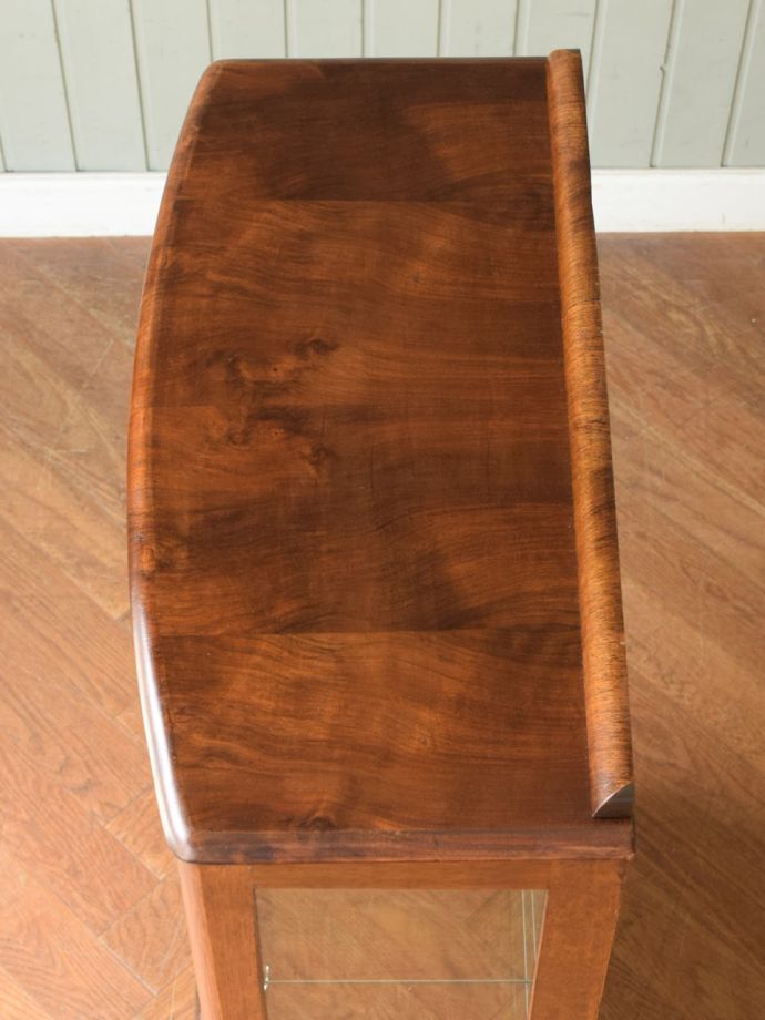 アンティークキャビネットの天板