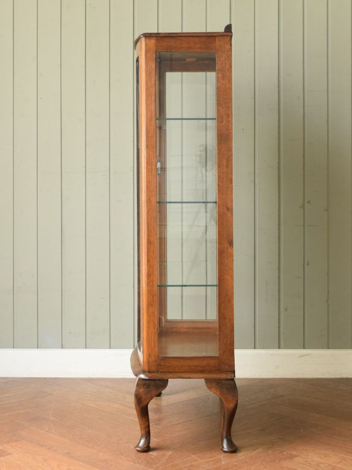 キャビネットの側面