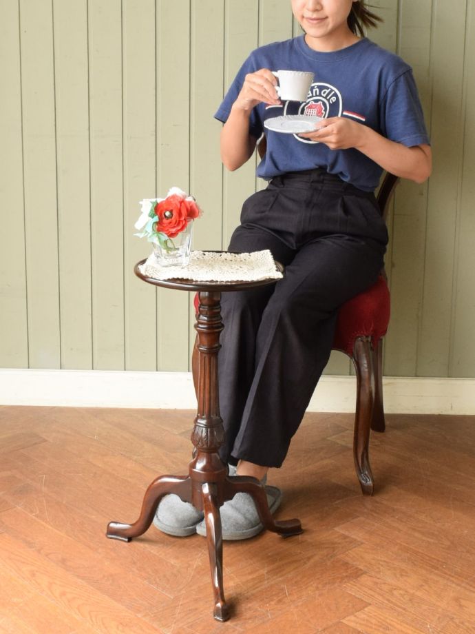 アンティークのワインテーブル