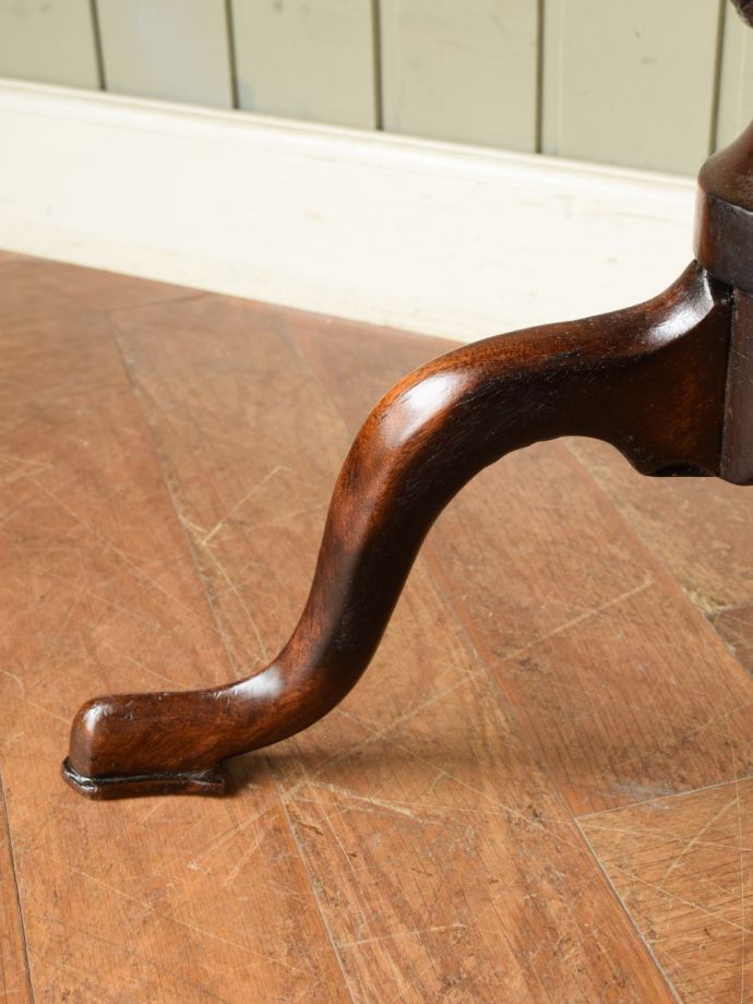 アンティークテーブルの脚