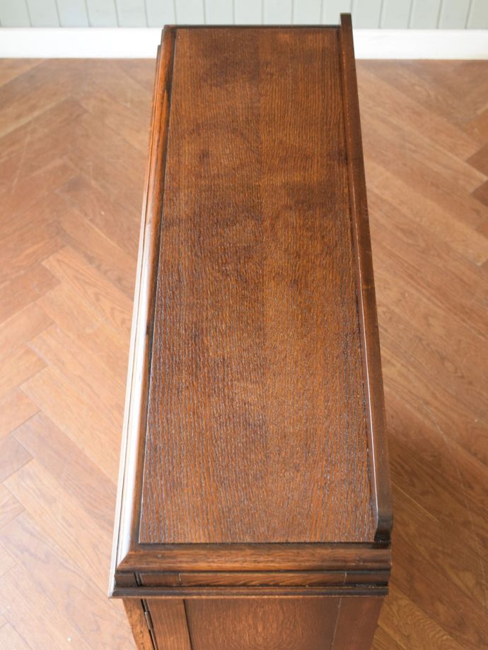 キャビネットの天板