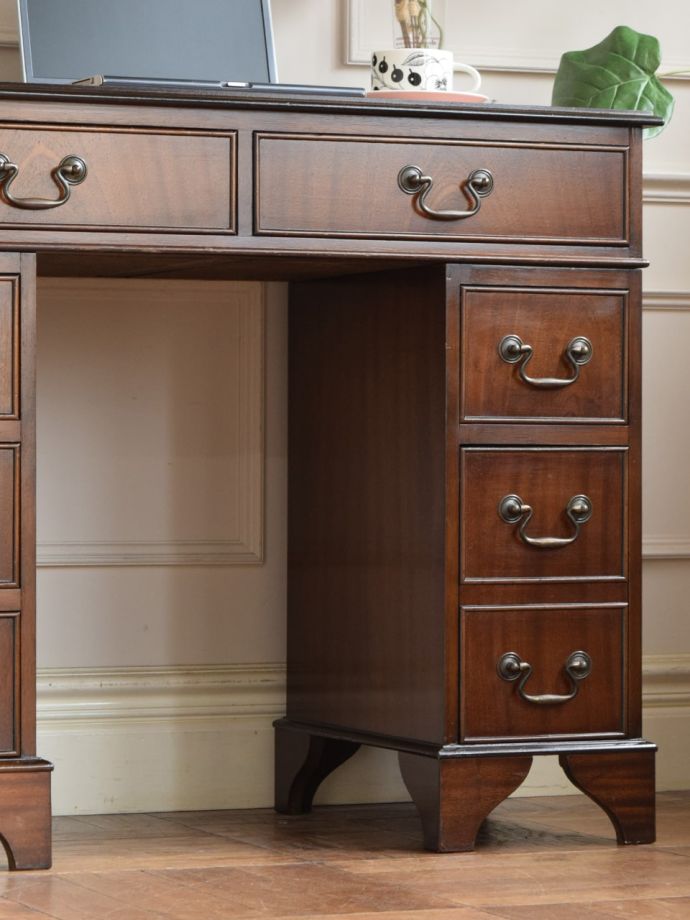 アンティークデスクの美しい木目