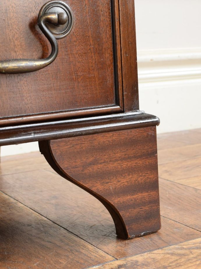 アンティークデスクの脚