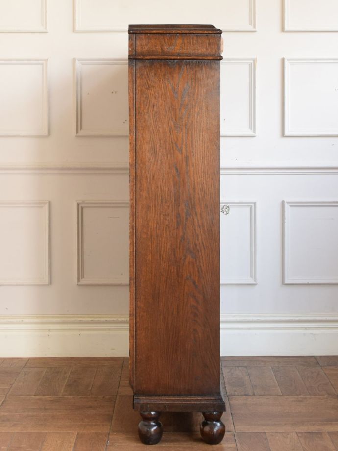 キャビネットの側面