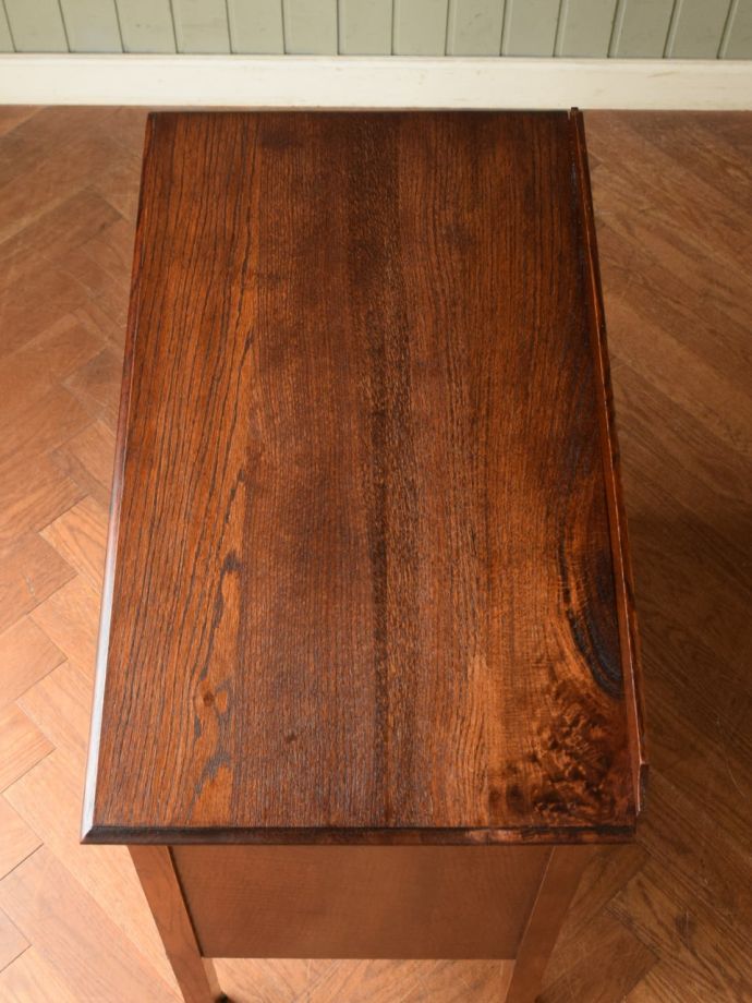 サイドボードの天板