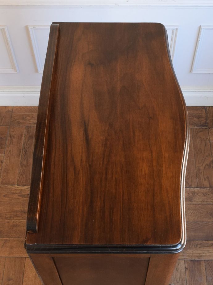 アンティークキャビネットの天板