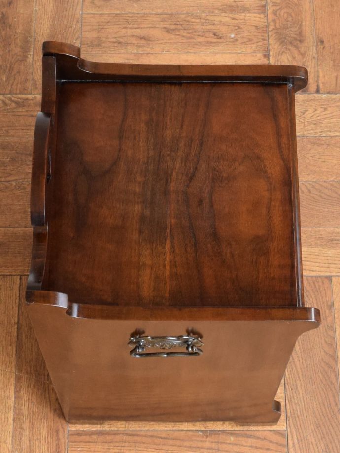 サイドキャビネットの天板