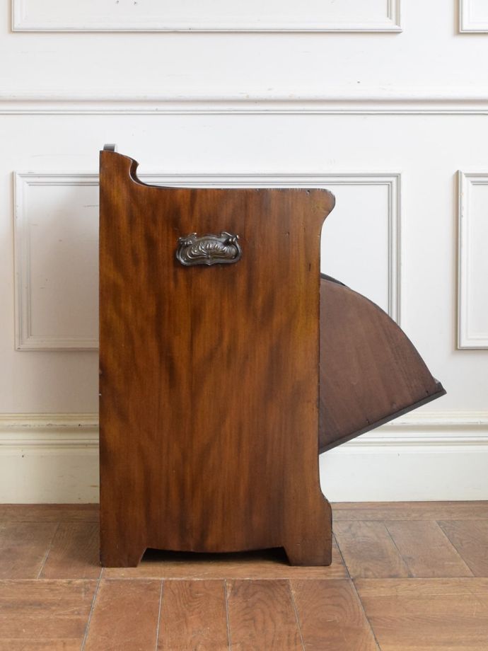 サイドキャビネットの側面